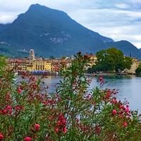 Riva del Garda wunderschöner Ausblick auf dem Gardasee entlang dem Etschradweg