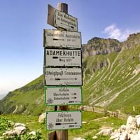 Wanderwegweiser am Dachstein Höhenweg