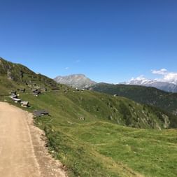 Ausblick vom Aletsch-Panoramaweg. Wanderferien mit Eurotrek.