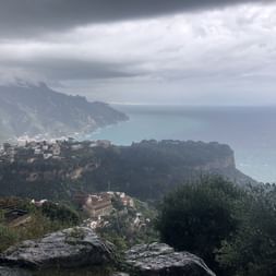 Die Aussicht aufs Meer im Valle delle Ferriere