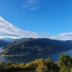 Aussicht auf dem Sentiero Lago di Lugano. Wanderferien mit Eurotrek.