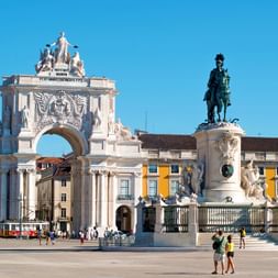 Der Praca do Comercio und das Eingangstor zu Lissabons Altstadt