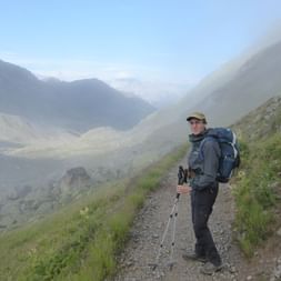 Günther sur sentier de montagne