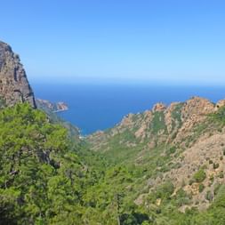 Atemberaubende Bergerlebnisse inmitten Korsikas majestätischer Gipfel