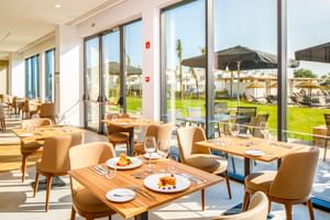 Restaurant mit Blick auf die Terasse