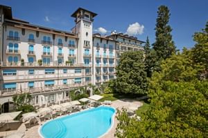 Außenpool beim Hotel Savoy