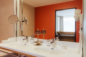 Welcoming modern bathroom