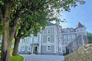 Hotel Erika Aussenbereich mit Zufahrt