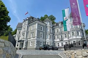 Hotel Erika Aussenansicht Zufahrt