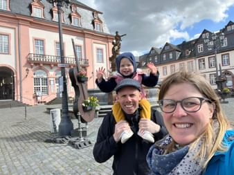 Ein geselliger Moment mit der Familie in der Stadt Weilburg.