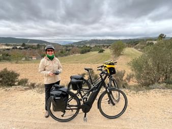 Marlise von Eurotrek ist mit dem Fahrrad in Alicante.