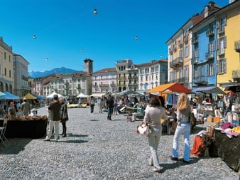 Piazza Grande in Locarno. Bodensee - Lago Maggiore. Veloferien mit Eurotrek.