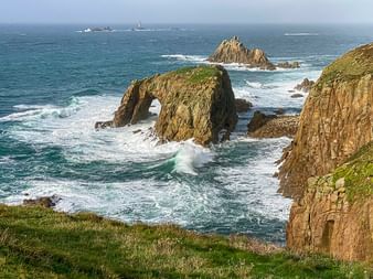 Felsformationen an der Küste von Cornwall.