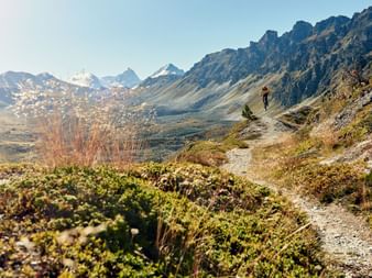 Als Biker erlebt man pures Abenteuer und schöne Landschaften im Val d'Anniviers im Kanton Wallis.