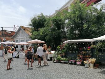 Gemütlicher Markt in Lissabon.