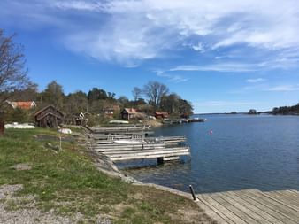 Steg von einer Insel in Schweden. Inselhüpfen in Schweden. Aktivferien mit Eurotrek.