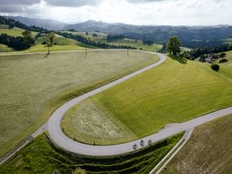 Drohnenaufnahme von E-Bike Tour