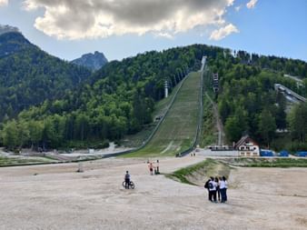 Skisprungschanze im Sommer, Slowenien