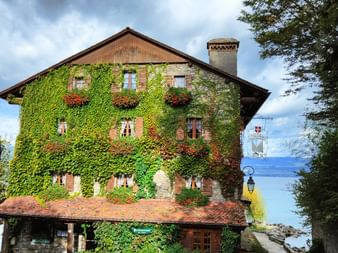 Hotel mit schöner, begrünten Fassade