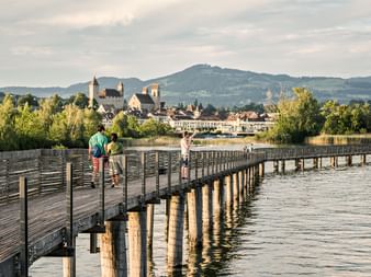 Holzbrücke in Rapperswil-Hurden. Via Jacobi. Wanderferien mit Eurotrek.