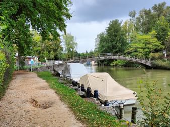 Kleine Brücke auf dem Weg zwischen Nyon und Lausanne