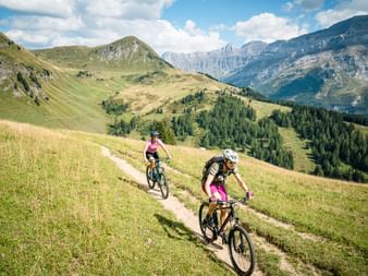 Biker im Aufstieg