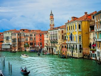 Blick auf einen Kanal in Venedig. Aktivferien mit Eurotrek.
