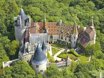 Beeindruckendes Schloss Le Rochepot auf der Radtour