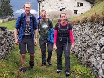 Bild von drei Wanderern auf der Bernina-Tour. Wanderferien mit Eurotrek