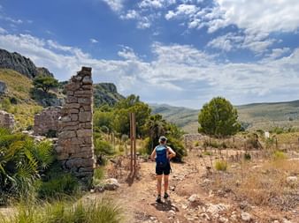 Die traumhafte Llevant Ruine mit Panoramablick