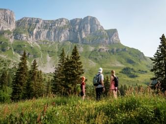 Familie am wandern in Braunwald