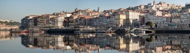 Die Altstadt von Porto am Fluss Douro.