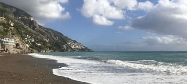 Der ruhige Strand in Positano