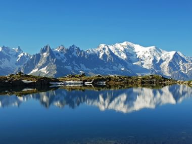 Blick über den Lac Blanc auf den Mont Blanc