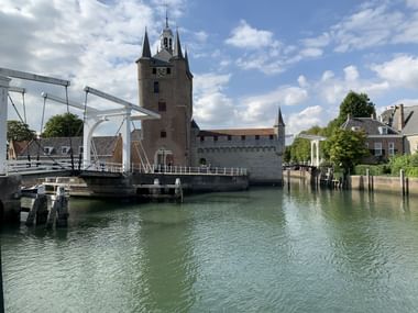 Sicht auf die Brücke in Zierikzee.