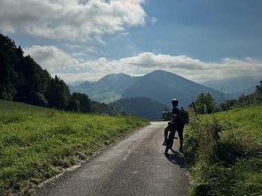 Auf der Strecke rund um Delsberg ist die Sicht offen und sonnig.