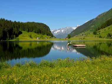 Rafraîchissement au lac de Golzernsee. Vacances actives avec Eurotrek.