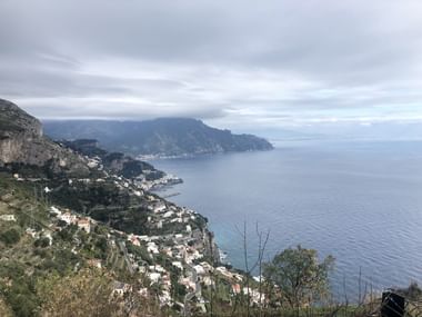 Die Aussicht über die Stadt Amalfi und die Küste