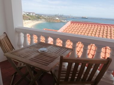 Aussicht vom Hotelzimmer an Portugals Strand.