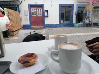 Kaffeezeit in Portugal auf Eurotreks Velotour.