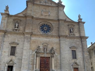 Blick auf die Stiftskirche St. Pietro e Stefano in Bellinzona