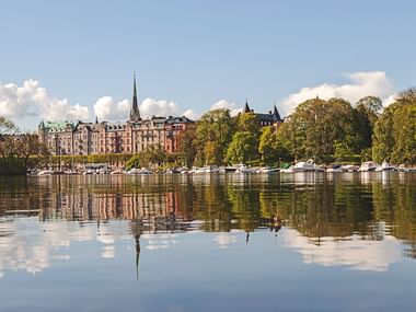 ruhiges Gewässer vor Stockholm