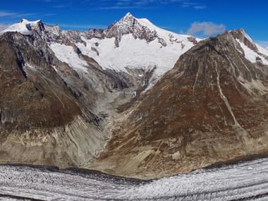 Das Aletschhorn und rundherum der Aletschgletscher. Ein wunderschönes Panorama unter fantastisch blauem Himmel.