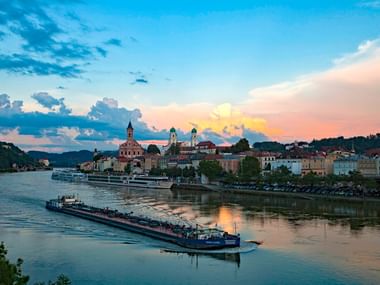 Schiffe im Hafen von Passau