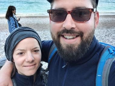 Selfie von Mann und Frau vor blauem Meer