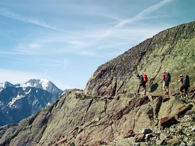Spektakuläre Höhenwege bei der Alpenüberquerung nach Meran