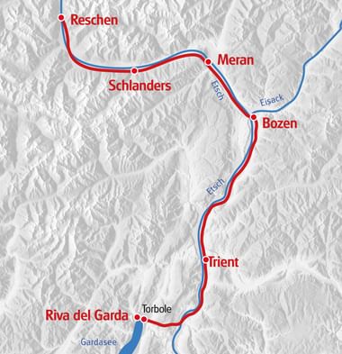 Reliefkarte mit Radroute von Reschen über Schlanders, Meran, Bozen und Trient nach Riva del Garda, rot markiert entlang Etsch und Eisack.