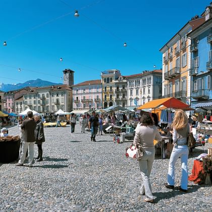 Piazza Grande in Locarno. Bodensee - Lago Maggiore. Veloferien mit Eurotrek.