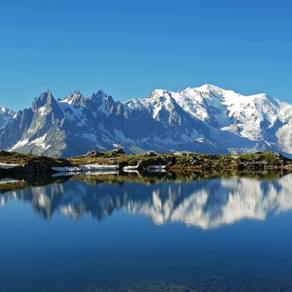 Blick über den Lac Blanc auf den Mont Blanc