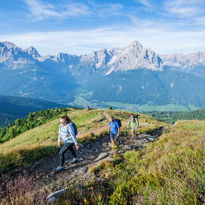 Auf dem Karnischen Höhenweg wird die österreichisch-italienische Bergwelt erkundet